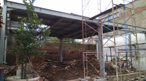 Struktur rangka baja WF ringan kuat untuk atap rumah