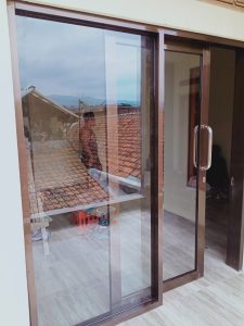 pintu geser aluminium