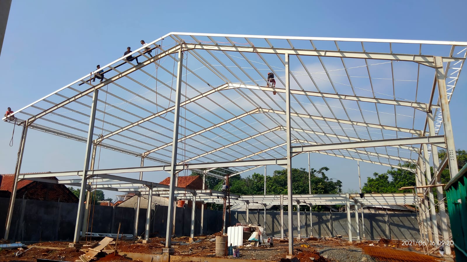 Spesialis Fabrikasi Baja WF Bangunan