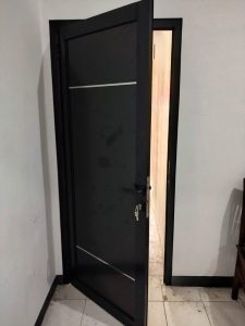 Pintu Kamar Mandi